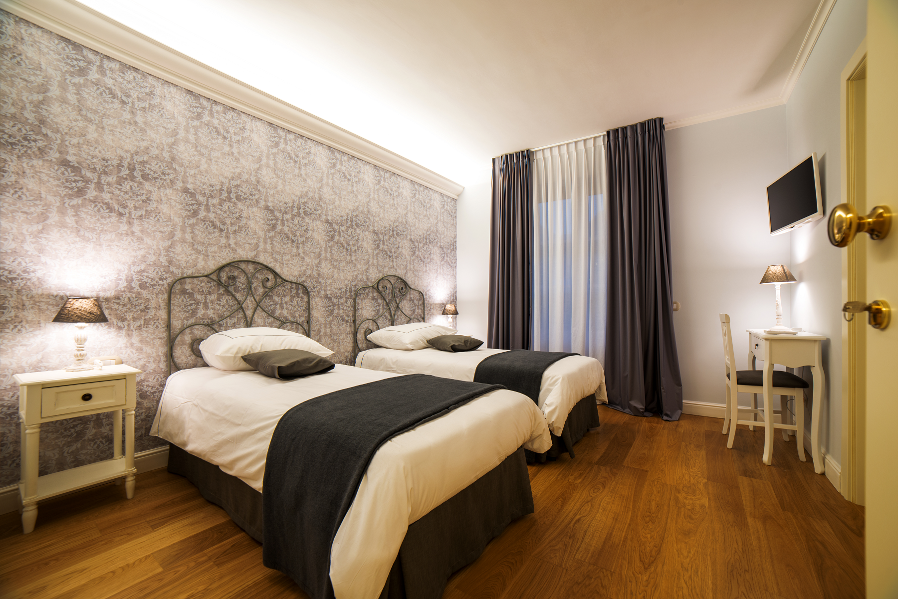 twin room overview